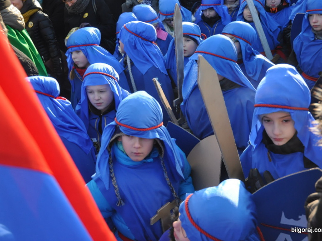 Trzej Królowie na ulicach Biłgoraja szukali Nowonarodzonego Jezusa (FOTO, VIDEO)