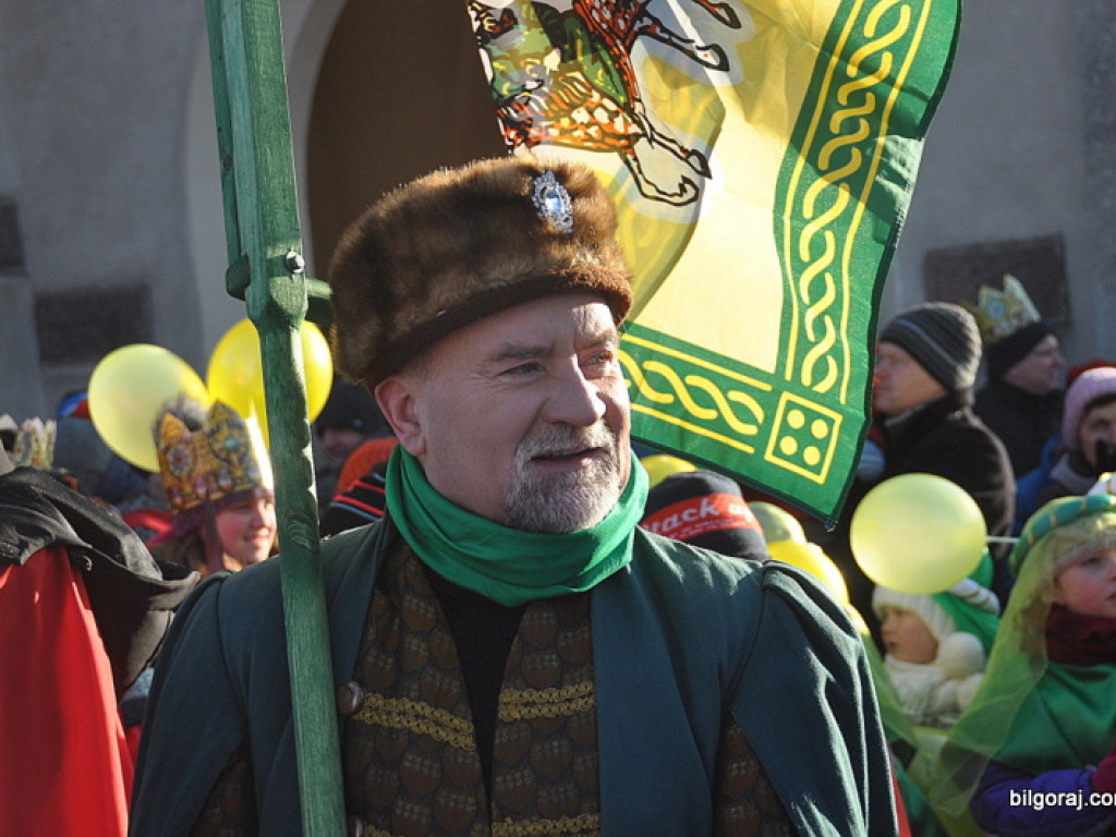 Trzej Królowie na ulicach Biłgoraja szukali Nowonarodzonego Jezusa (FOTO, VIDEO)