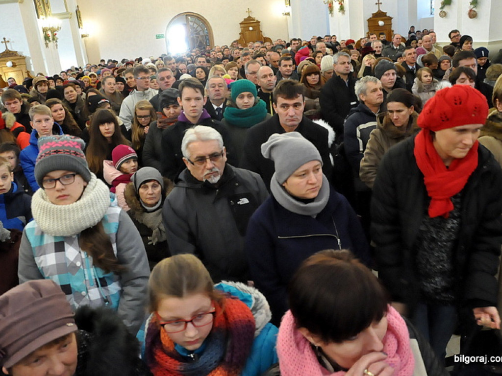 Trzej Królowie na ulicach Biłgoraja szukali Nowonarodzonego Jezusa (FOTO, VIDEO)