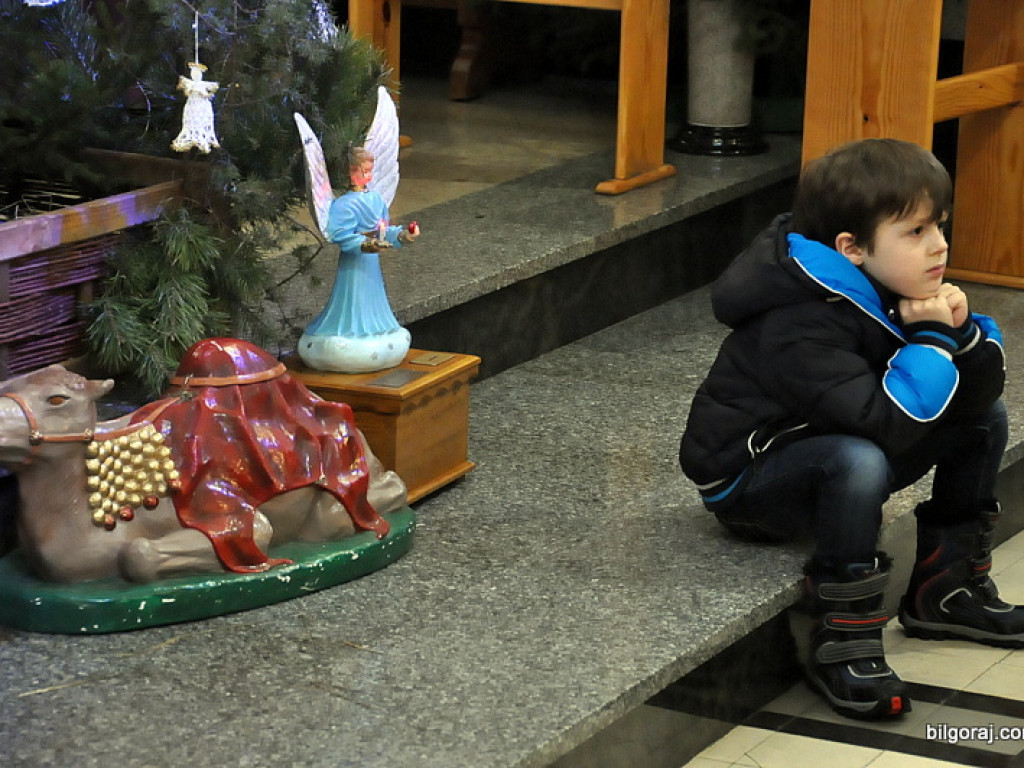 Trzej Królowie na ulicach Biłgoraja szukali Nowonarodzonego Jezusa (FOTO, VIDEO)