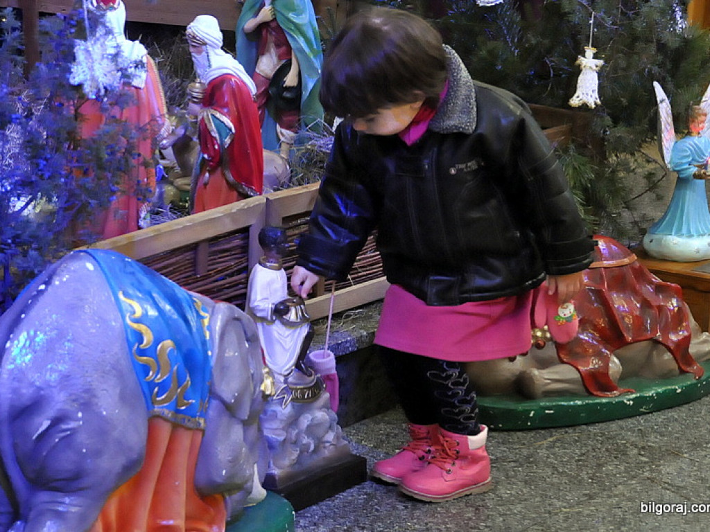 Trzej Królowie na ulicach Biłgoraja szukali Nowonarodzonego Jezusa (FOTO, VIDEO)