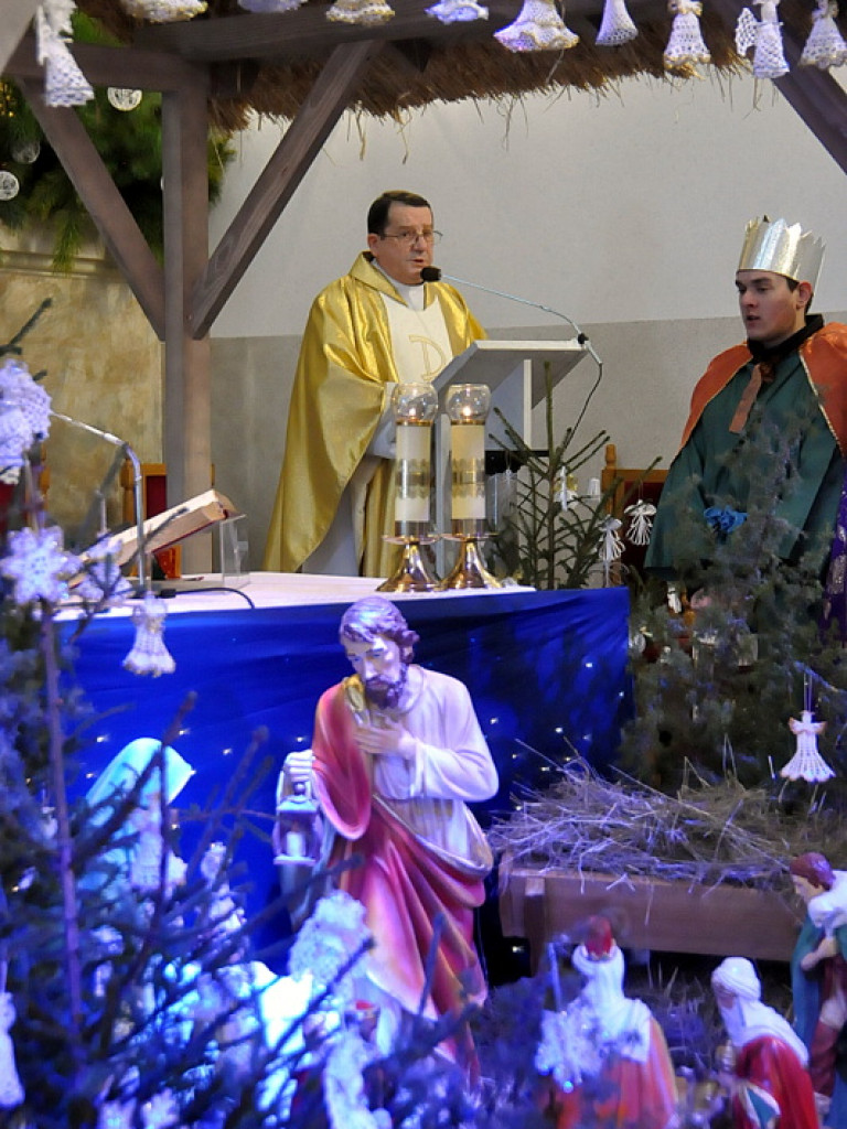 Trzej Królowie na ulicach Biłgoraja szukali Nowonarodzonego Jezusa (FOTO, VIDEO)