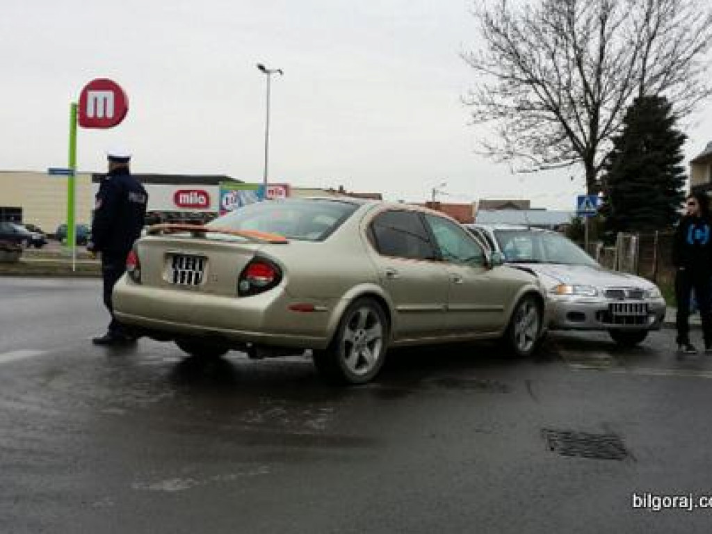 Zderzenie trzech aut na ulicy Długiej. Utrudnienia w Ruchu (ATUALIZACJA)