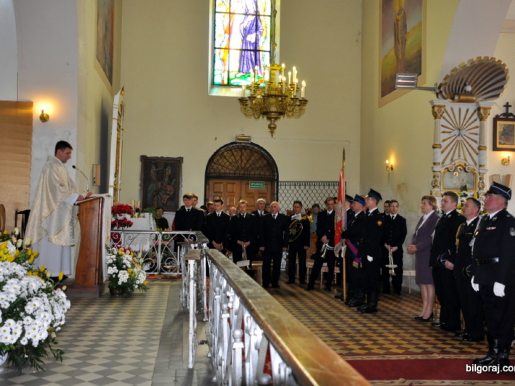 Druhowie z OSP w Biszczy Pierwszej świętowali 90-lecie jednostki (FOTO)