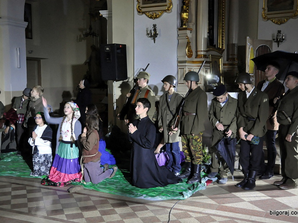 Misterium objawień fatimskich w wykonaniu młodzieży z biłgorajskiego KSM-u (FOTO)