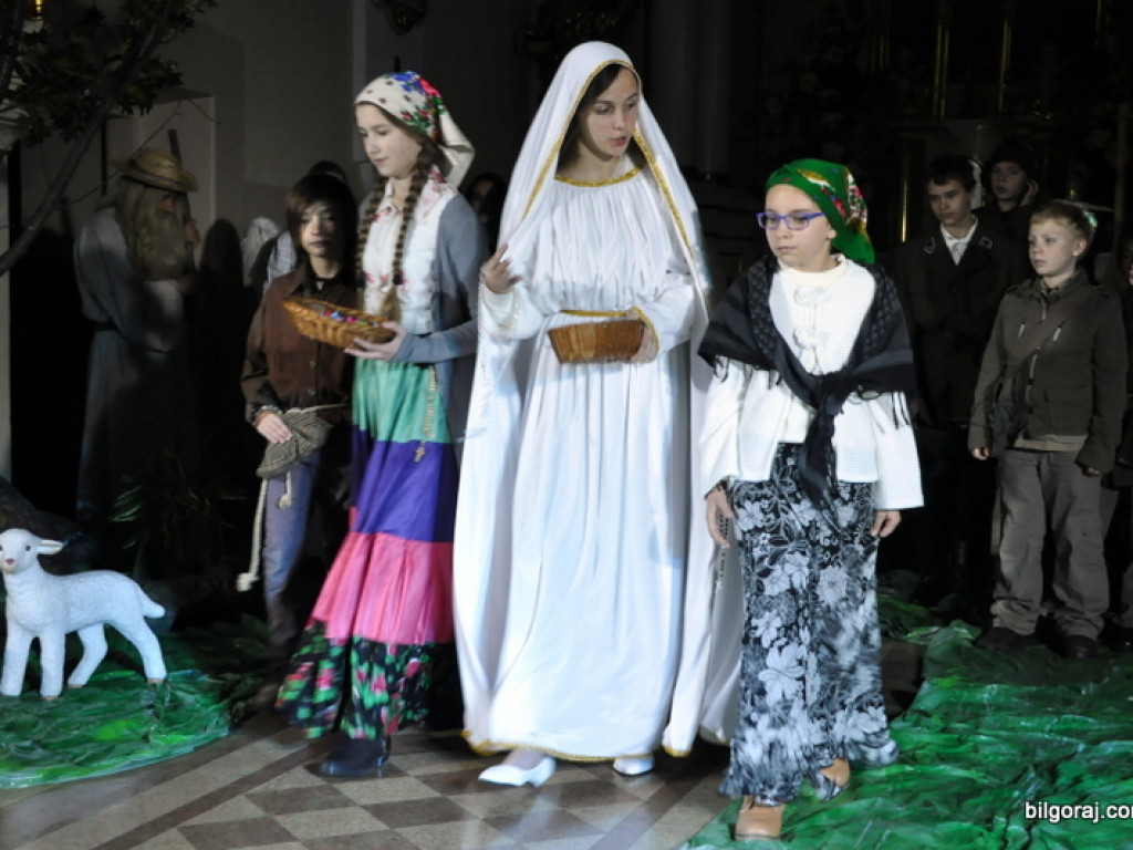 Misterium objawień fatimskich w wykonaniu młodzieży z biłgorajskiego KSM-u (FOTO)