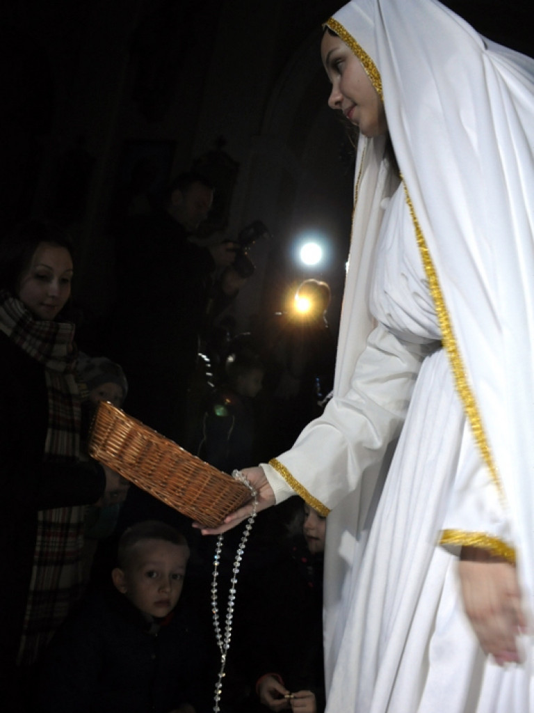 Misterium objawień fatimskich w wykonaniu młodzieży z biłgorajskiego KSM-u (FOTO)