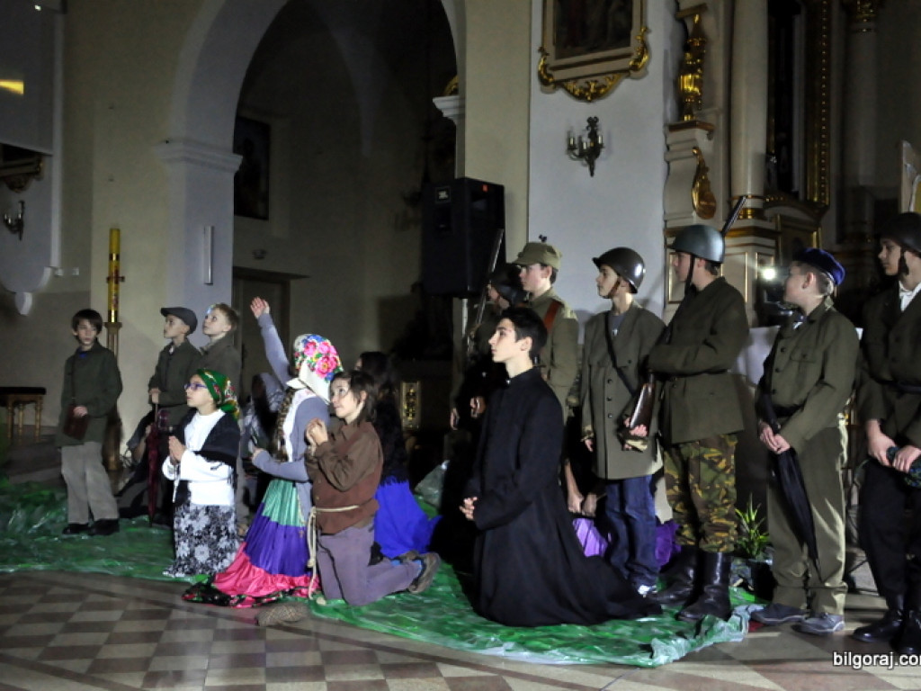 Misterium objawień fatimskich w wykonaniu młodzieży z biłgorajskiego KSM-u (FOTO)