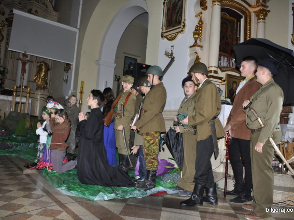 Misterium objawień fatimskich w wykonaniu młodzieży z biłgorajskiego KSM-u (FOTO)