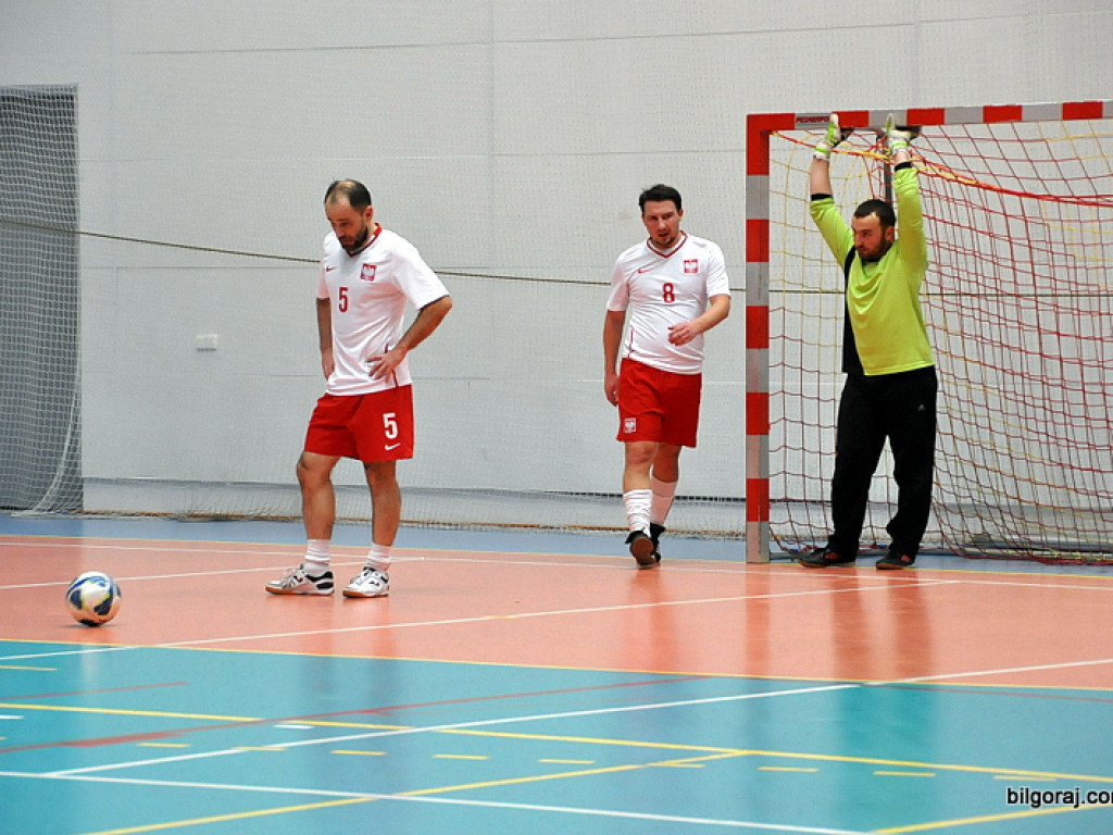 Mecz piłki nożnej halowej reprezentacji Polski księży – Fat Boys Team (FOTO)