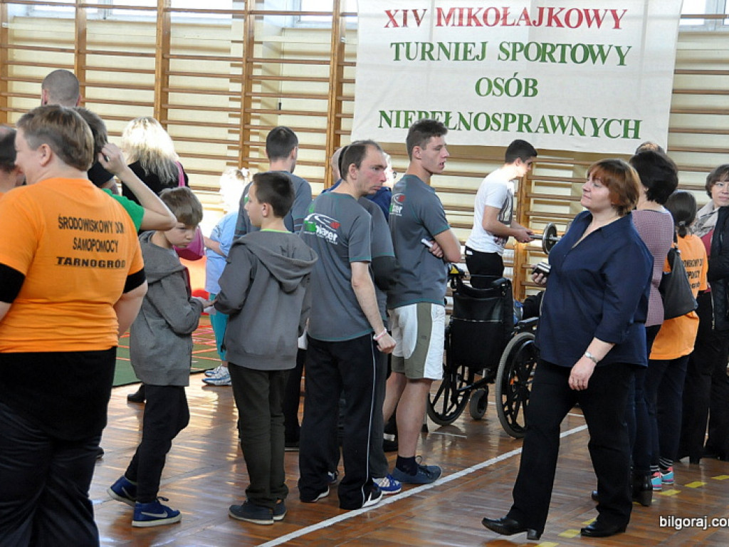 Mikołajkowe rywalizacje sportowe osób niepełnosprawnych (FOTO, VIDEO)