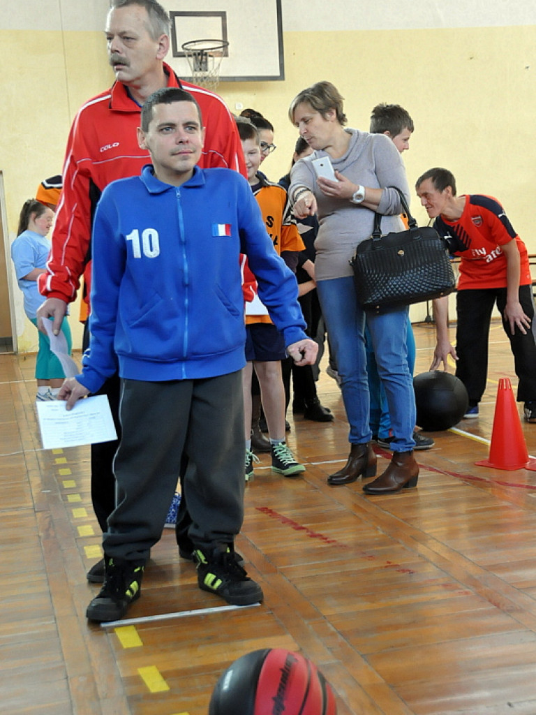 Mikołajkowe rywalizacje sportowe osób niepełnosprawnych (FOTO, VIDEO)