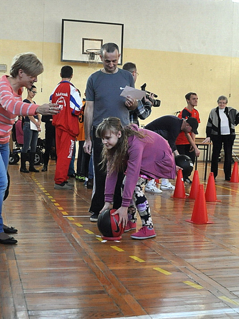 Mikołajkowe rywalizacje sportowe osób niepełnosprawnych (FOTO, VIDEO)