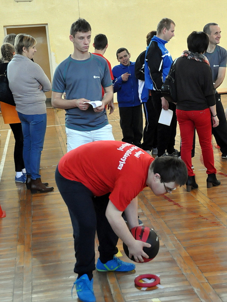 Mikołajkowe rywalizacje sportowe osób niepełnosprawnych (FOTO, VIDEO)