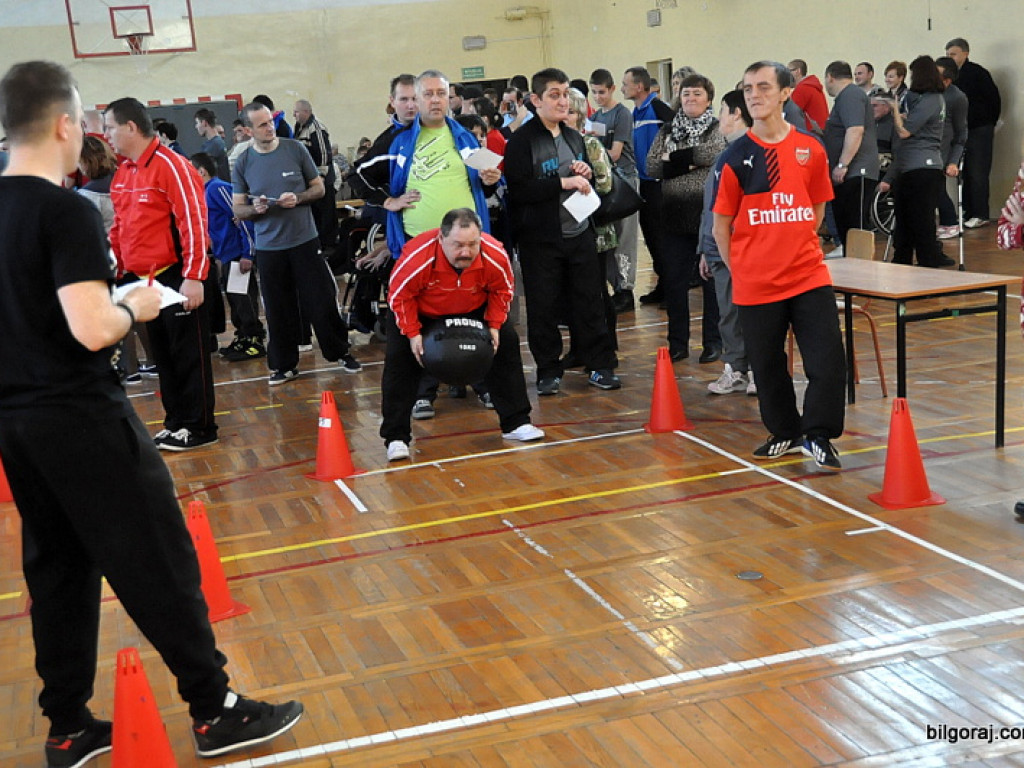 Mikołajkowe rywalizacje sportowe osób niepełnosprawnych (FOTO, VIDEO)