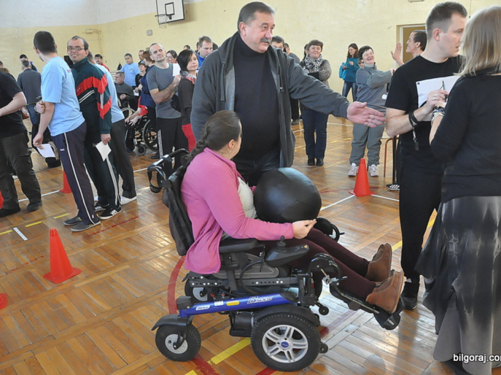 Mikołajkowe rywalizacje sportowe osób niepełnosprawnych (FOTO, VIDEO)