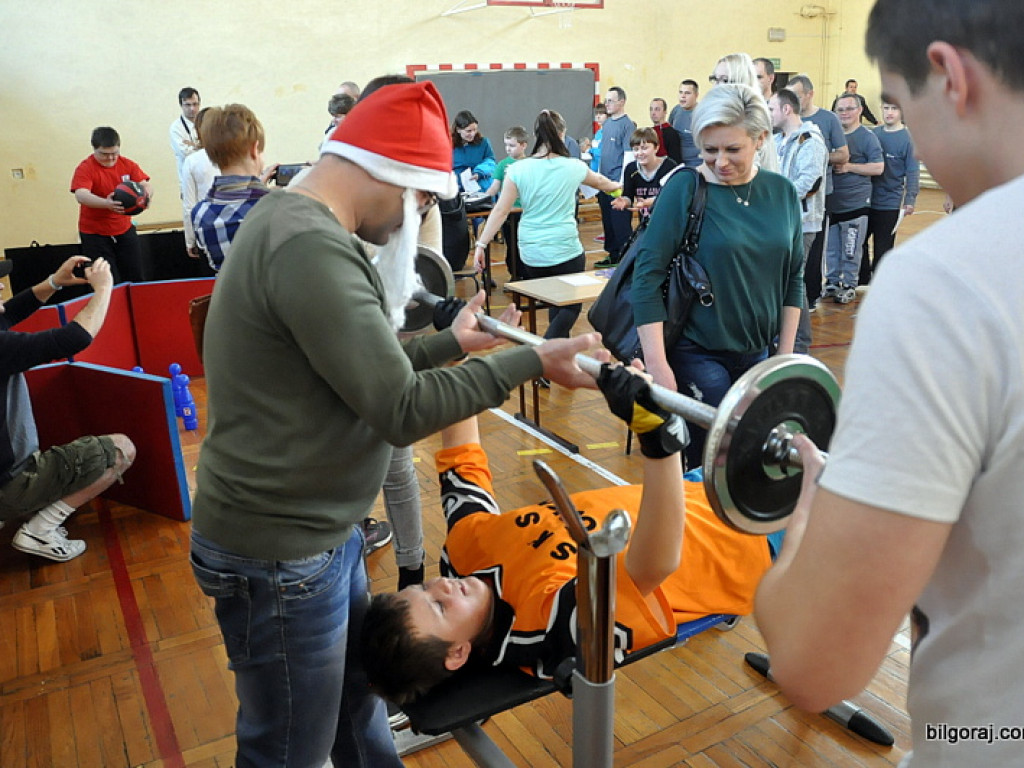 Mikołajkowe rywalizacje sportowe osób niepełnosprawnych (FOTO, VIDEO)