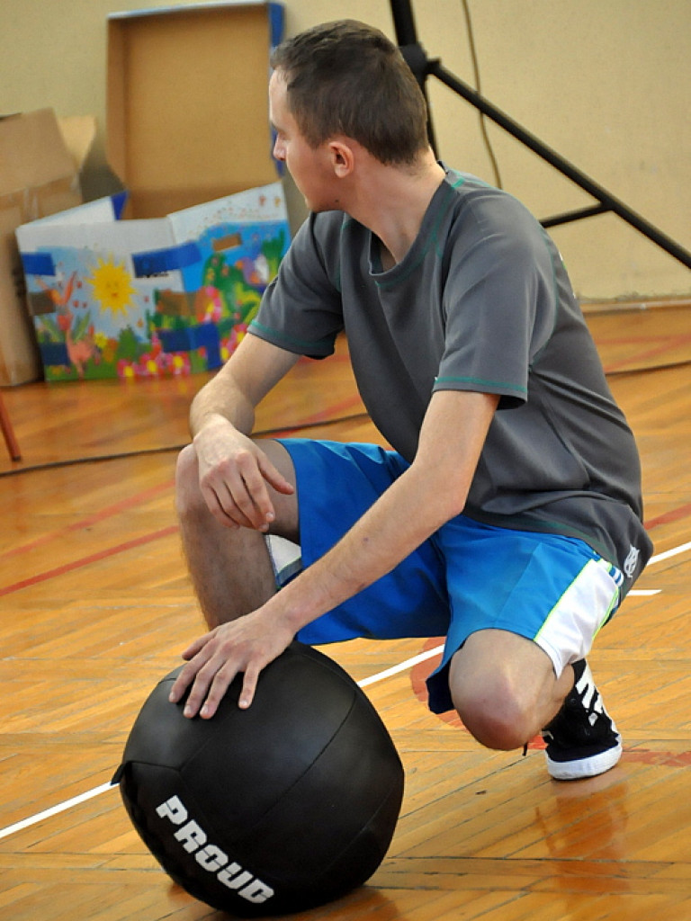 Mikołajkowe rywalizacje sportowe osób niepełnosprawnych (FOTO, VIDEO)
