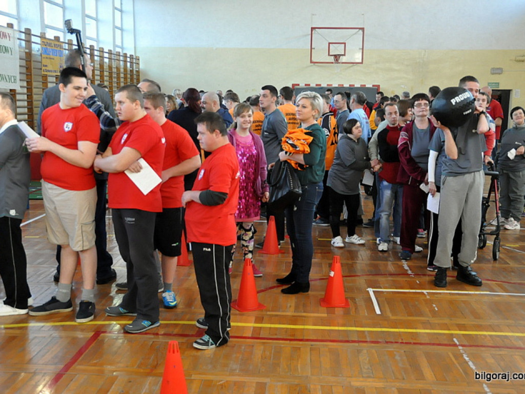Mikołajkowe rywalizacje sportowe osób niepełnosprawnych (FOTO, VIDEO)