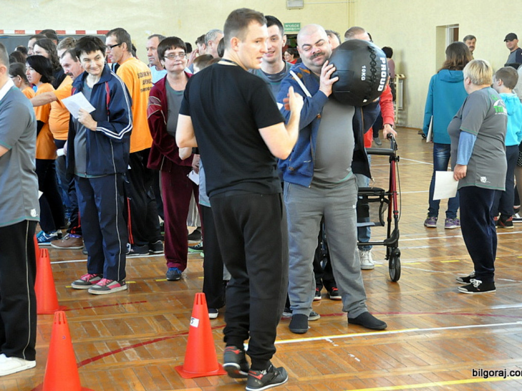 Mikołajkowe rywalizacje sportowe osób niepełnosprawnych (FOTO, VIDEO)