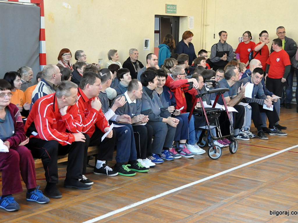 Mikołajkowe rywalizacje sportowe osób niepełnosprawnych (FOTO, VIDEO)