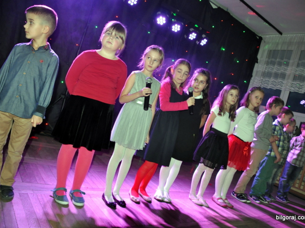 III Koncert Mikołajkowy w SP w Radzięcinie (FOTO)