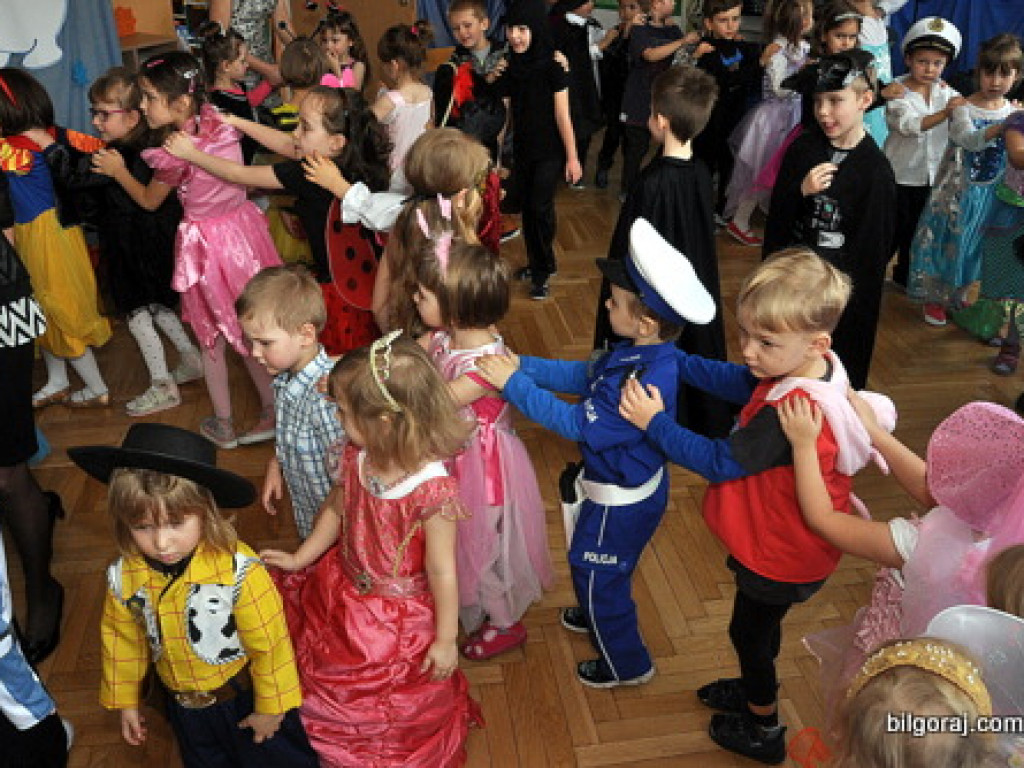 Karnawałowe szaleństwo na balu w Samorządowym Przedszkolu Nr 3