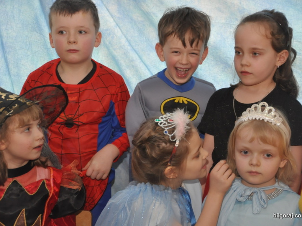 Karnawałowe szaleństwo na balu w Samorządowym Przedszkolu Nr 3