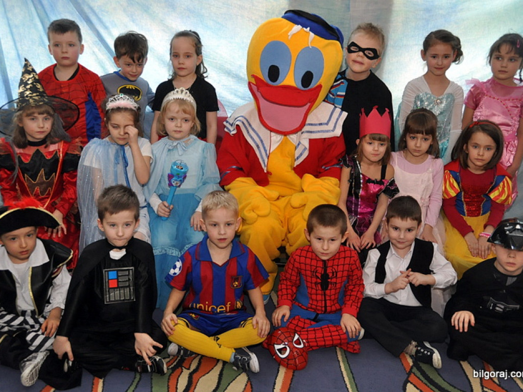 Karnawałowe szaleństwo na balu w Samorządowym Przedszkolu Nr 3