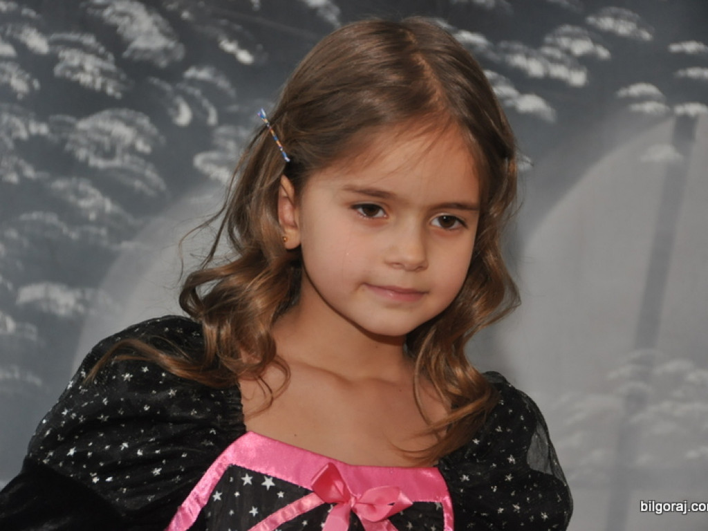 Karnawałowe szaleństwo na balu w Samorządowym Przedszkolu Nr 3