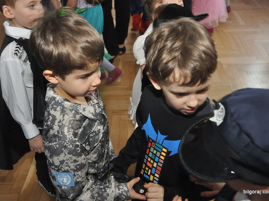 Karnawałowe szaleństwo na balu w Samorządowym Przedszkolu Nr 3