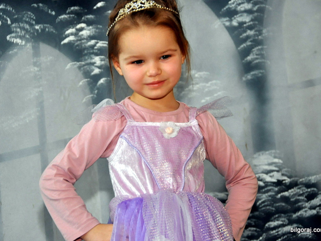 Karnawałowe szaleństwo na balu w Samorządowym Przedszkolu Nr 3