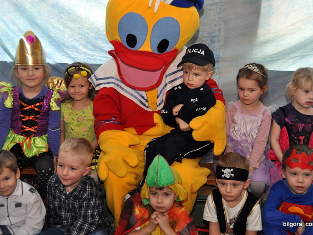 Karnawałowe szaleństwo na balu w Samorządowym Przedszkolu Nr 3