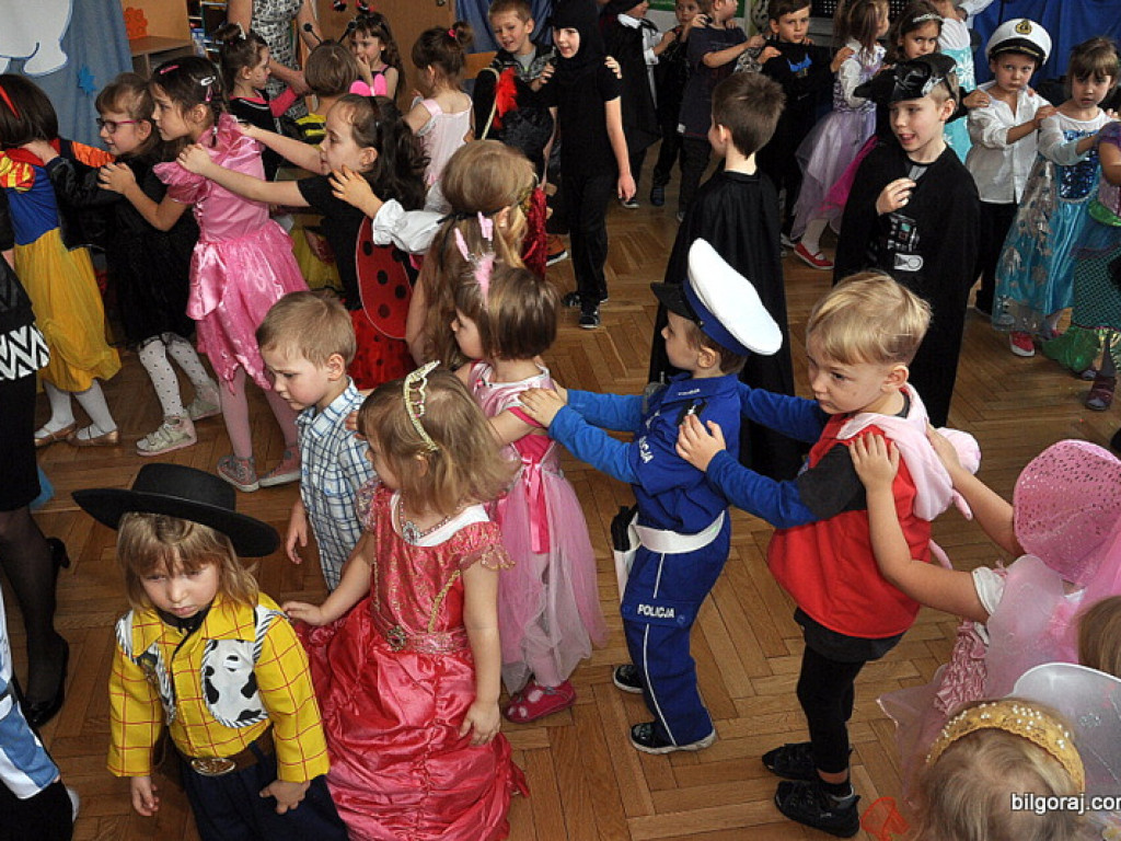 Karnawałowe szaleństwo na balu w Samorządowym Przedszkolu Nr 3