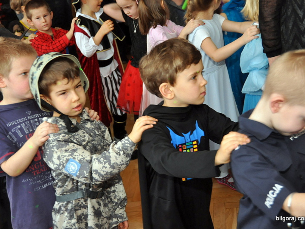 Karnawałowe szaleństwo na balu w Samorządowym Przedszkolu Nr 3