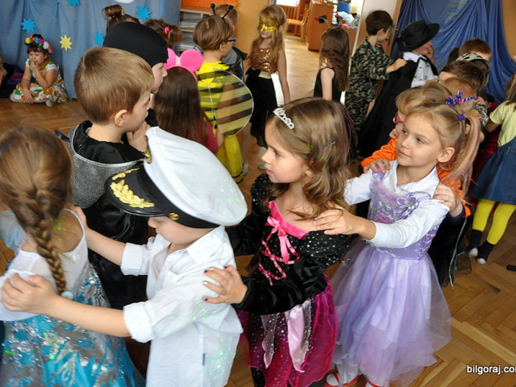 Karnawałowe szaleństwo na balu w Samorządowym Przedszkolu Nr 3