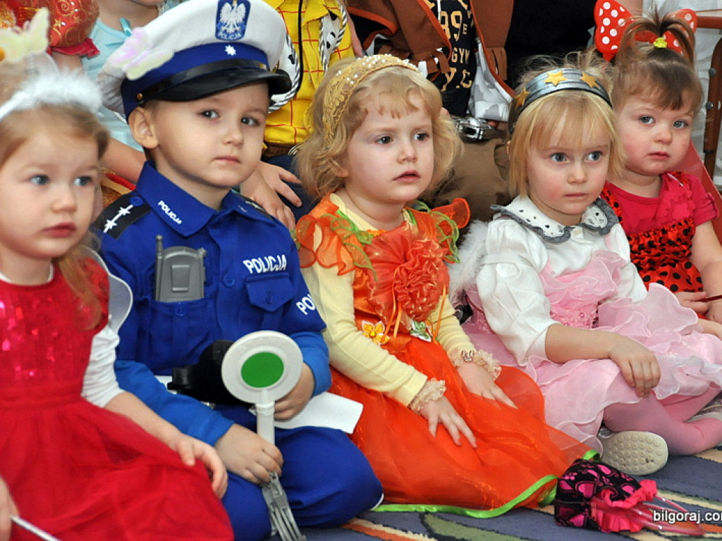 Karnawałowe szaleństwo na balu w Samorządowym Przedszkolu Nr 3