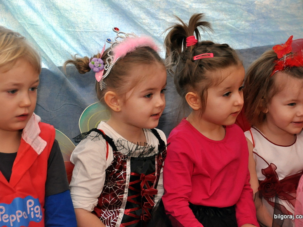 Karnawałowe szaleństwo na balu w Samorządowym Przedszkolu Nr 3