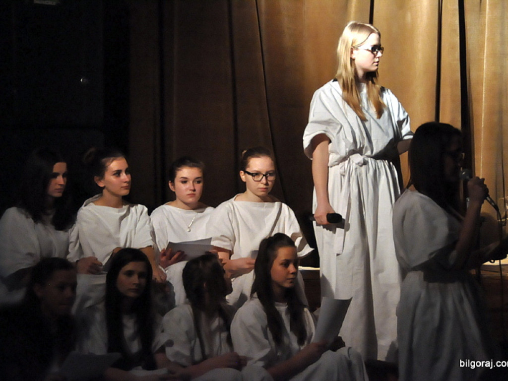 Misterium Męki Pańskiej w wykonaniu uczniów tarnogrodzkiego gimnazjum (FOTO)