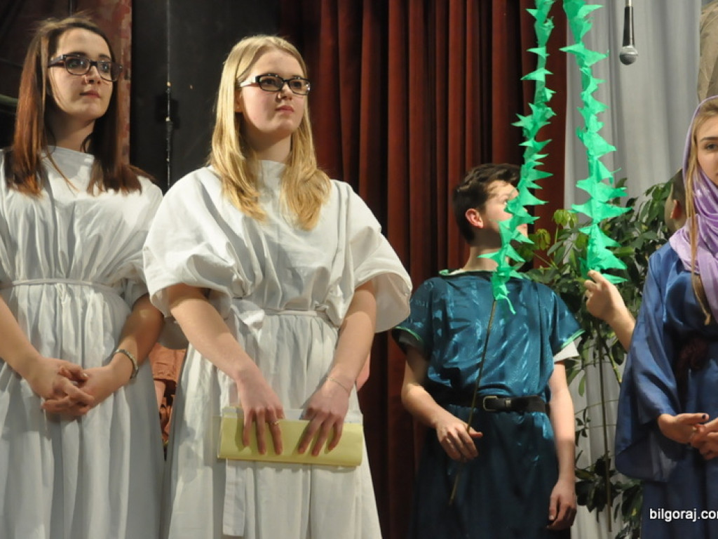 Misterium Męki Pańskiej w wykonaniu uczniów tarnogrodzkiego gimnazjum (FOTO)