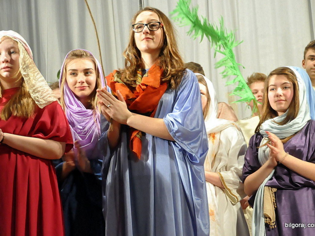 Misterium Męki Pańskiej w wykonaniu uczniów tarnogrodzkiego gimnazjum (FOTO)