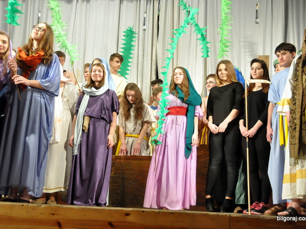 Misterium Męki Pańskiej w wykonaniu uczniów tarnogrodzkiego gimnazjum (FOTO)