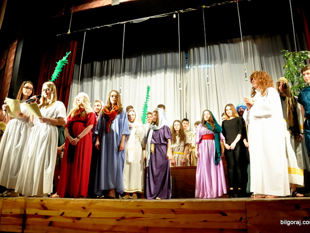 Misterium Męki Pańskiej w wykonaniu uczniów tarnogrodzkiego gimnazjum (FOTO)