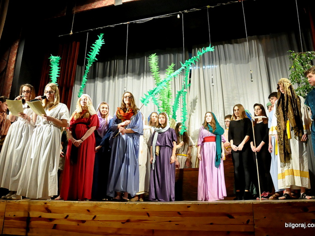 Misterium Męki Pańskiej w wykonaniu uczniów tarnogrodzkiego gimnazjum (FOTO)