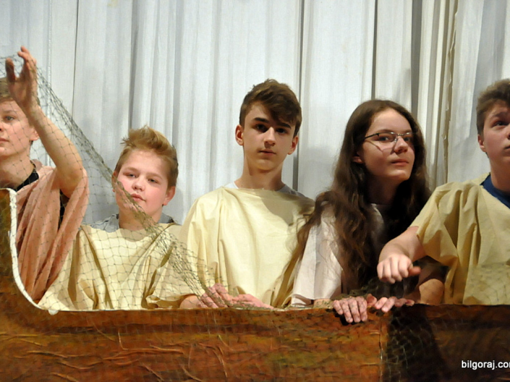 Misterium Męki Pańskiej w wykonaniu uczniów tarnogrodzkiego gimnazjum (FOTO)