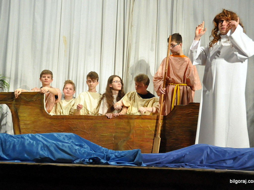 Misterium Męki Pańskiej w wykonaniu uczniów tarnogrodzkiego gimnazjum (FOTO)