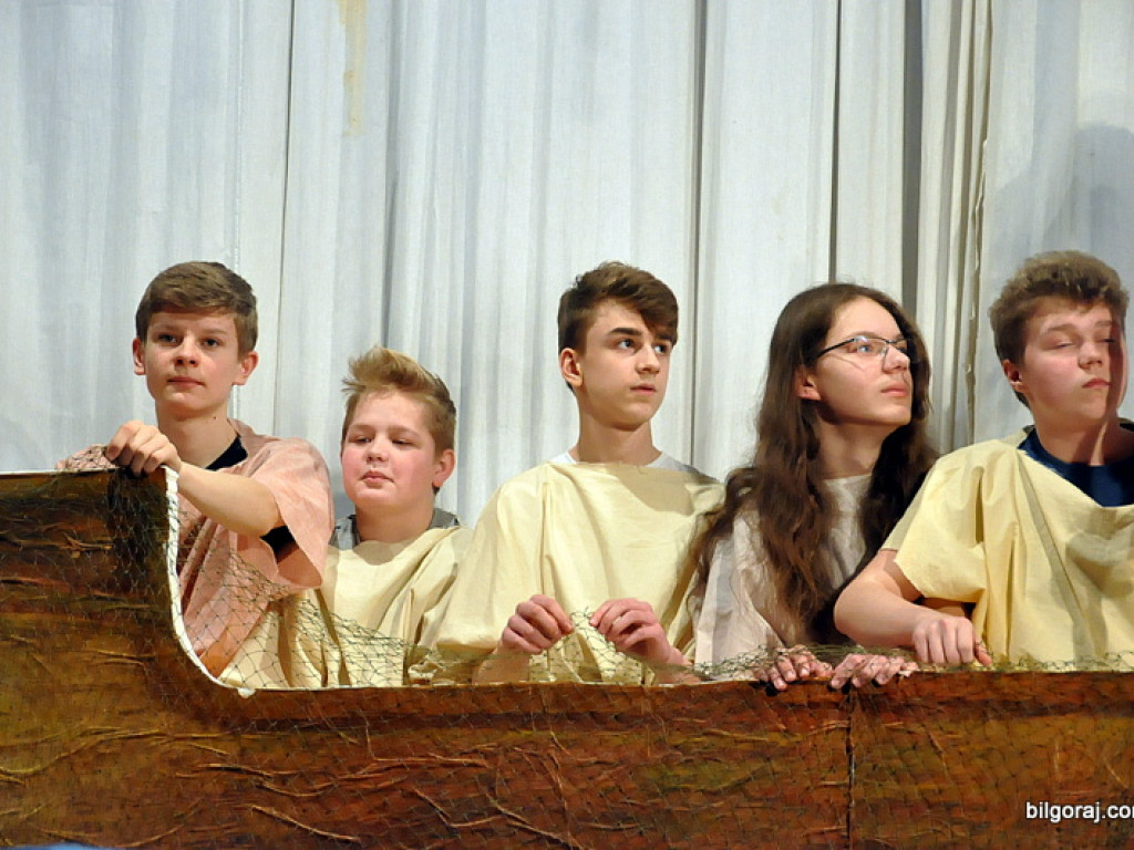 Misterium Męki Pańskiej w wykonaniu uczniów tarnogrodzkiego gimnazjum (FOTO)