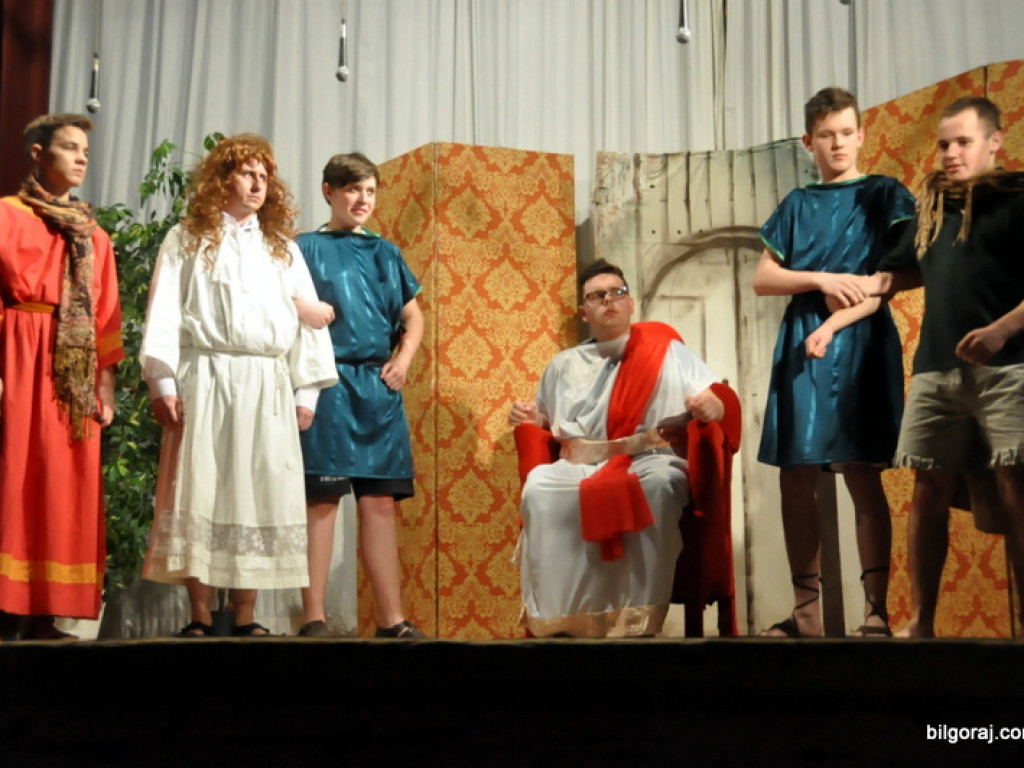 Misterium Męki Pańskiej w wykonaniu uczniów tarnogrodzkiego gimnazjum (FOTO)