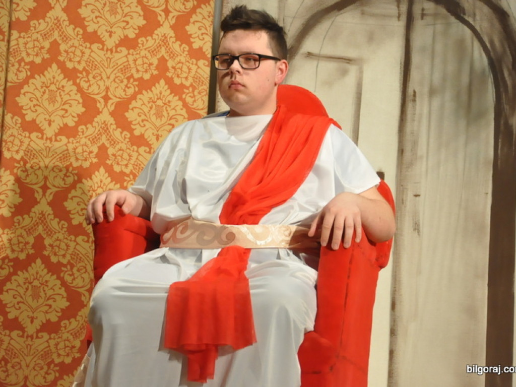 Misterium Męki Pańskiej w wykonaniu uczniów tarnogrodzkiego gimnazjum (FOTO)