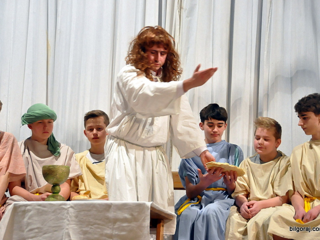 Misterium Męki Pańskiej w wykonaniu uczniów tarnogrodzkiego gimnazjum (FOTO)